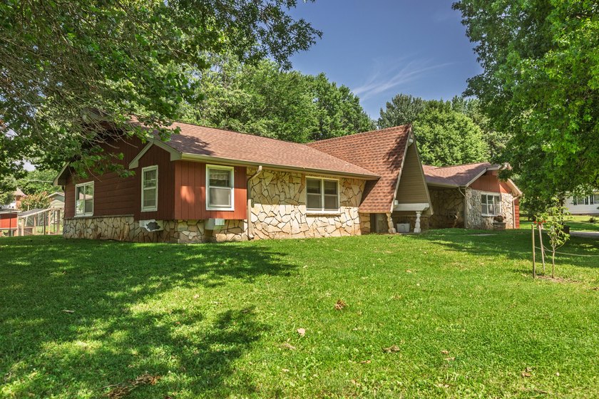 Charming &amp; Recently refreshed, this Ranch Style Home blends - photo 49