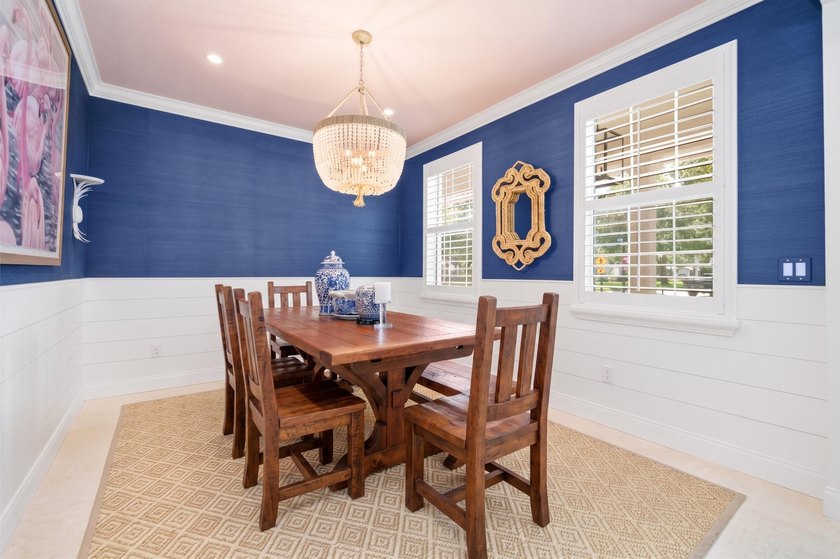 4 BR, 3.5BA expertly renovated masterpiece w/ heat/chilled pool - photo 12