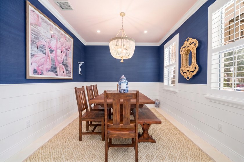 4 BR, 3.5BA expertly renovated masterpiece w/ heat/chilled pool - photo 13