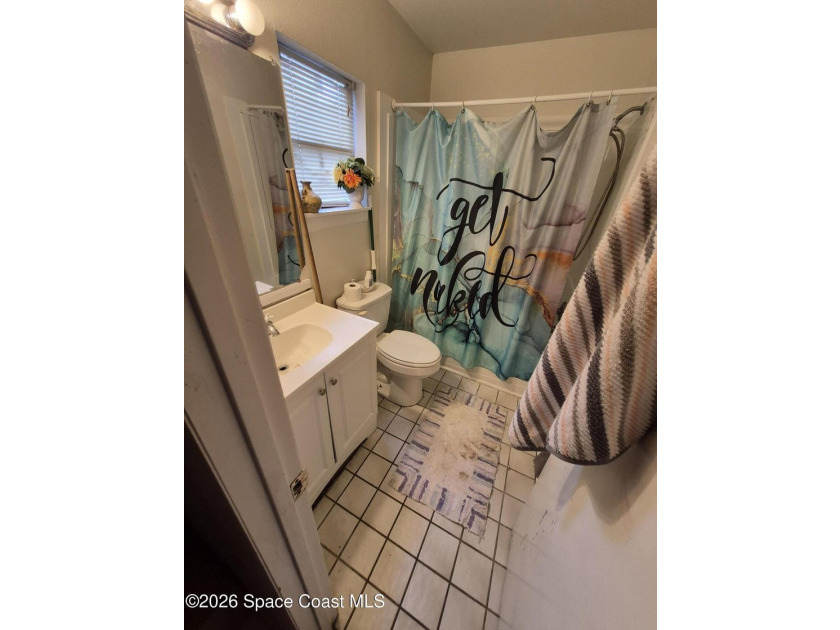 Excellent opportunity with this spacious 3 bed 2.5 bath frame - photo 5