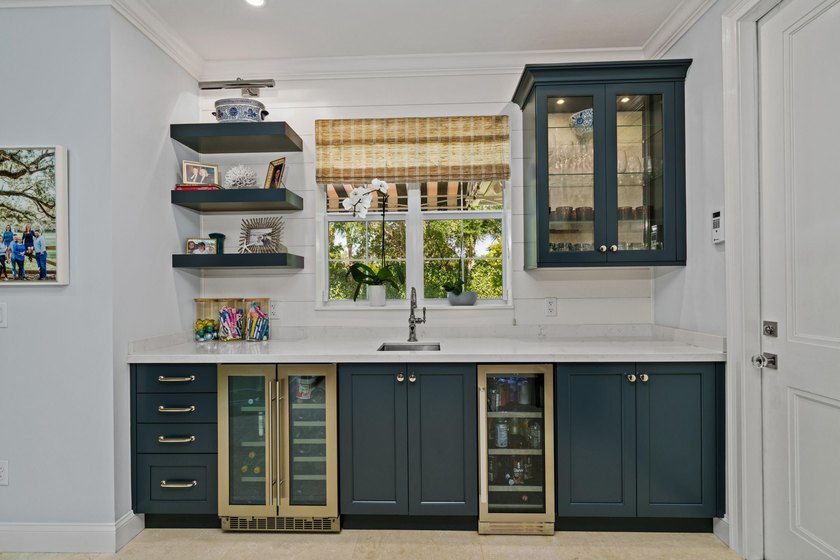4 BR, 3.5BA expertly renovated masterpiece w/ heat/chilled pool - photo 24