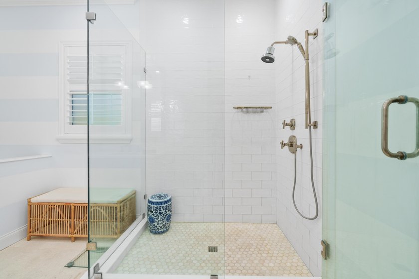 4 BR, 3.5BA expertly renovated masterpiece w/ heat/chilled pool - photo 30
