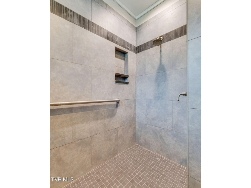 Architect-Designed Custom Estate with Panoramic Views - photo 31