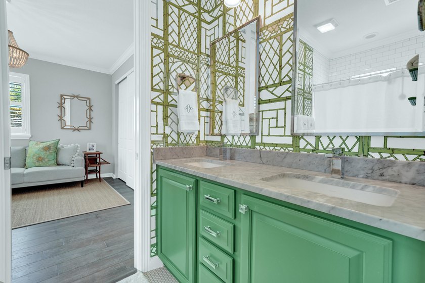4 BR, 3.5BA expertly renovated masterpiece w/ heat/chilled pool - photo 33