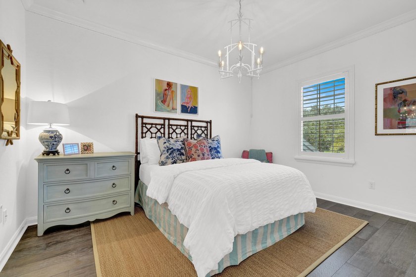 4 BR, 3.5BA expertly renovated masterpiece w/ heat/chilled pool - photo 35