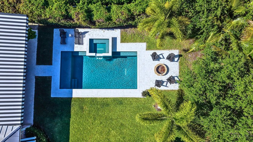 4 BR, 3.5BA expertly renovated masterpiece w/ heat/chilled pool - photo 49