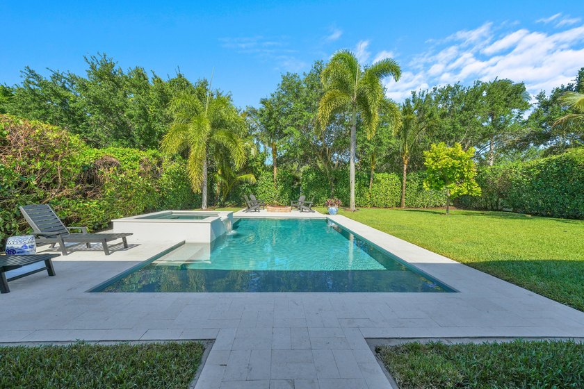 4 BR, 3.5BA expertly renovated masterpiece w/ heat/chilled pool - photo 52