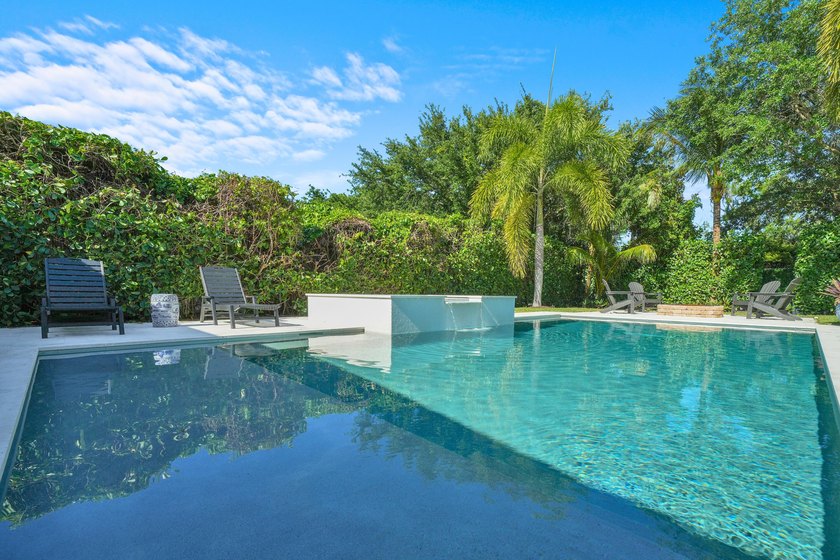 4 BR, 3.5BA expertly renovated masterpiece w/ heat/chilled pool - photo 53