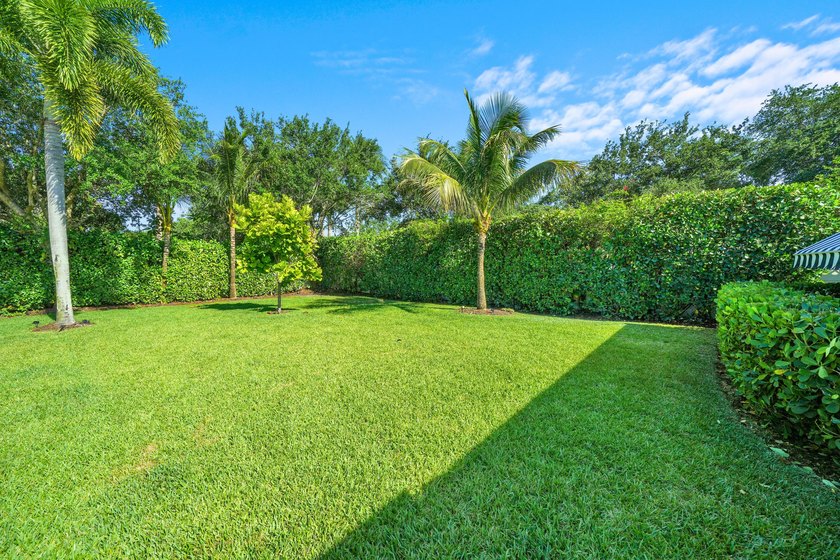 4 BR, 3.5BA expertly renovated masterpiece w/ heat/chilled pool - photo 58