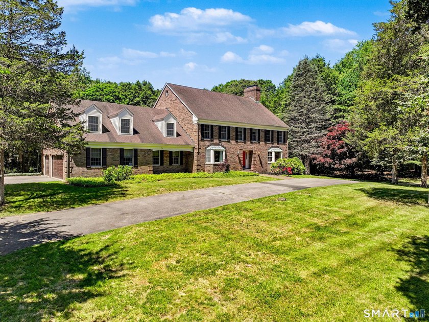 Estate living in the heart of Easton. Set on 3 private acres - photo 3