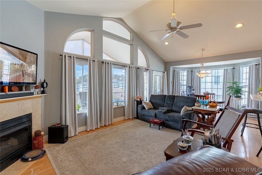 Discover comfort and convenience in this inviting 3 bed, 3 bath - photo 5