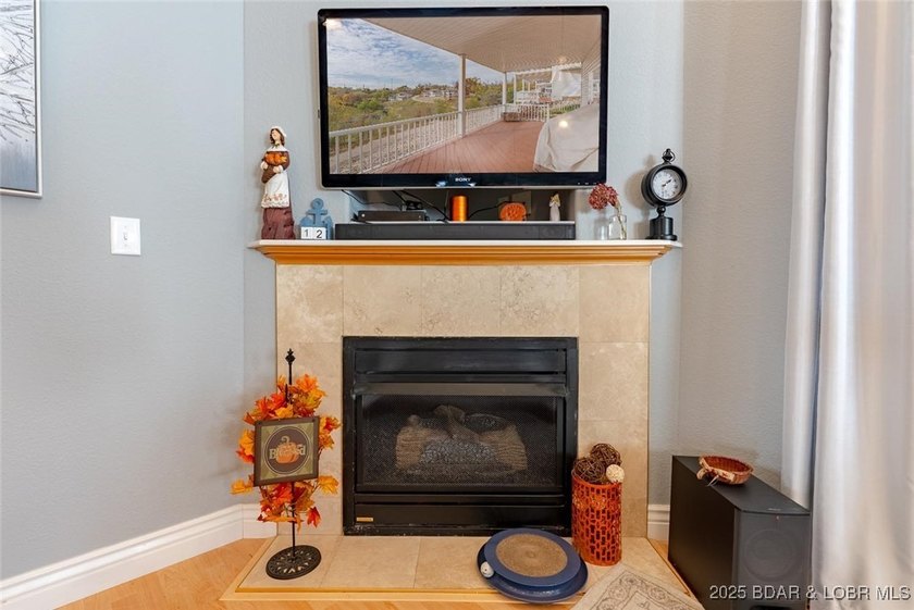 Discover comfort and convenience in this inviting 3 bed, 3 bath - photo 6