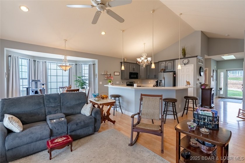 Discover comfort and convenience in this inviting 3 bed, 3 bath - photo 7