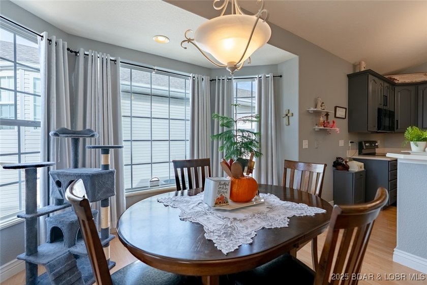 Discover comfort and convenience in this inviting 3 bed, 3 bath - photo 9