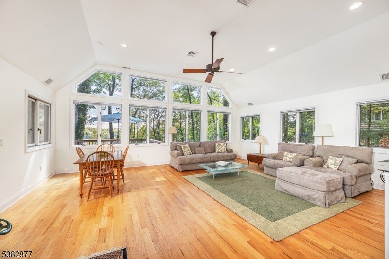 Contemporary Elegance with Stunning Lake Views. Welcome to this - photo 15