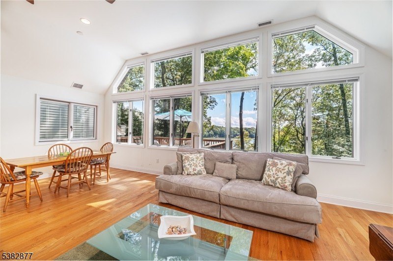 Contemporary Elegance with Stunning Lake Views. Welcome to this - photo 16