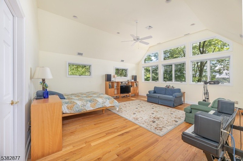 Contemporary Elegance with Stunning Lake Views. Welcome to this - photo 22