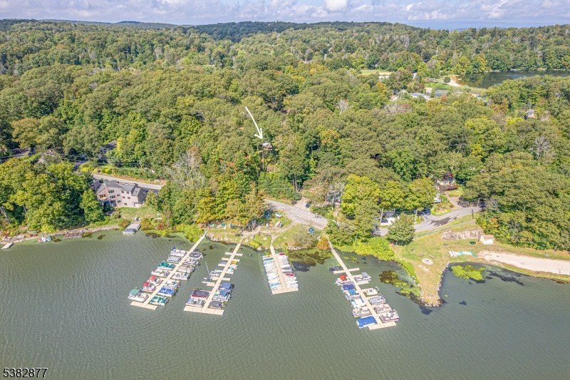 Contemporary Elegance with Stunning Lake Views. Welcome to this - photo 34