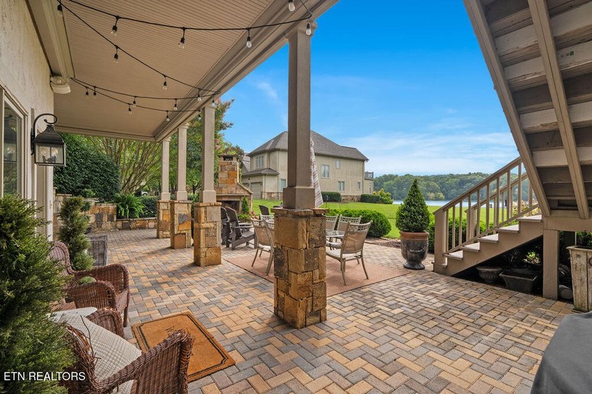 --LAKE LOUDON WATERFRONT LUXURY-- [Superb Updates / Astonishing - photo 50