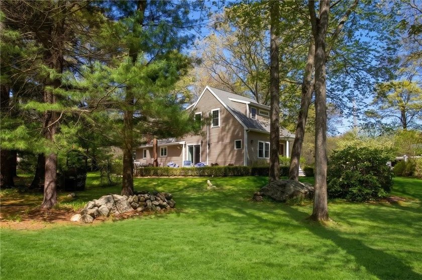 NATURE LOVERS RETREAT! Tucked away on a beautifully maintained - photo 39