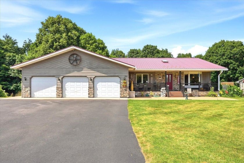 Beautiful 4 bedroom, 3 bath rambler on 1+ acre lot across the - photo 2