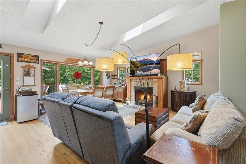 Beautiful 4 bedroom, 3 bath rambler on 1+ acre lot across the - photo 7
