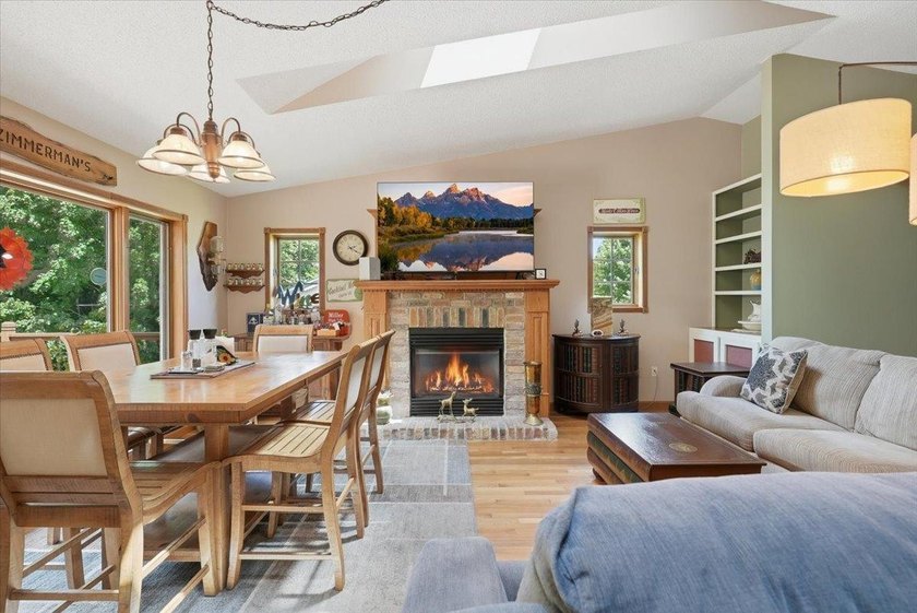 Beautiful 4 bedroom, 3 bath rambler on 1+ acre lot across the - photo 8