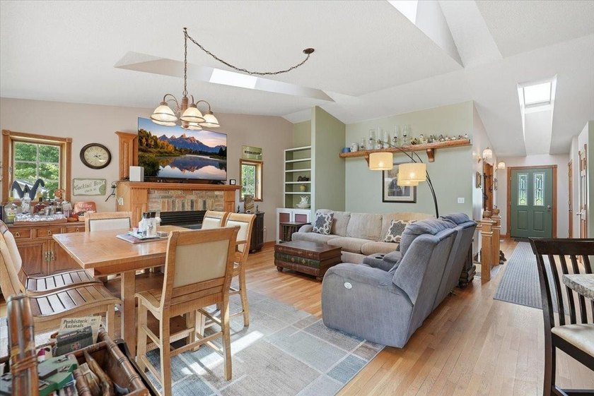 Beautiful 4 bedroom, 3 bath rambler on 1+ acre lot across the - photo 9