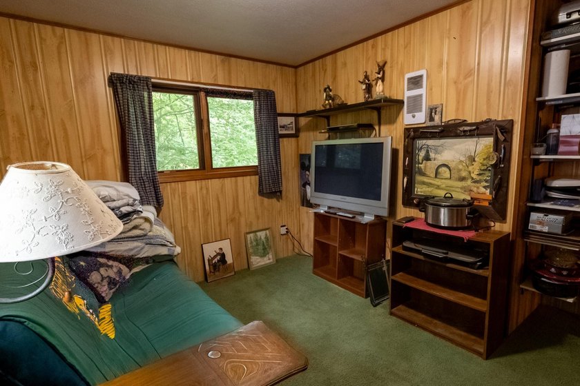 (208/JM) Enjoy Lake Living Without the Lake Price! This cozy - photo 12