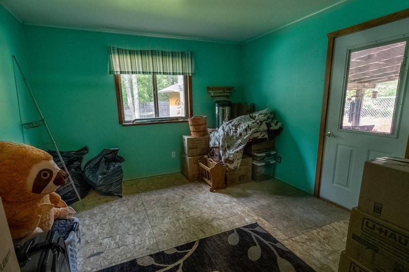 (208/JM) Enjoy Lake Living Without the Lake Price! This cozy - photo 13