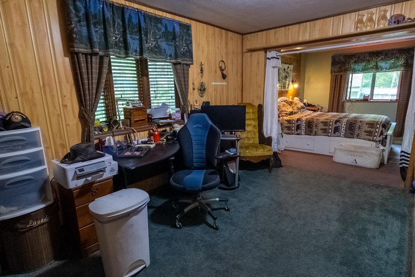 (208/JM) Enjoy Lake Living Without the Lake Price! This cozy - photo 15