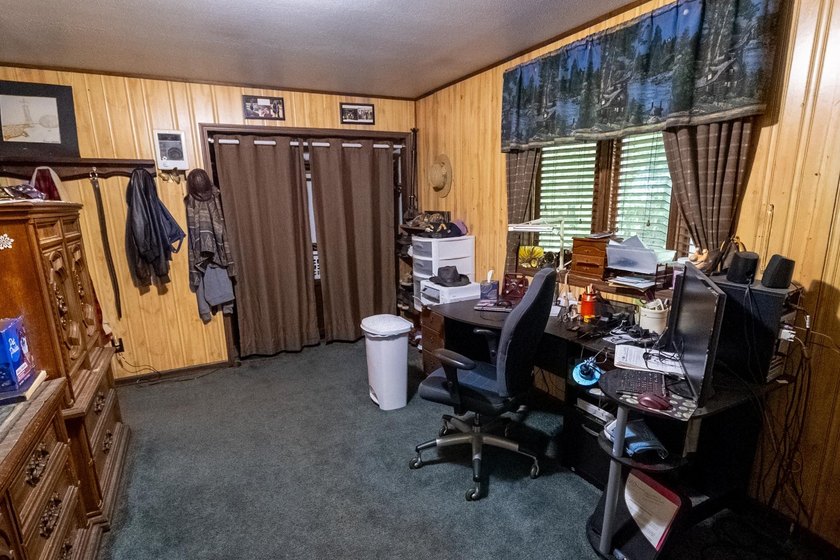 (208/JM) Enjoy Lake Living Without the Lake Price! This cozy - photo 17
