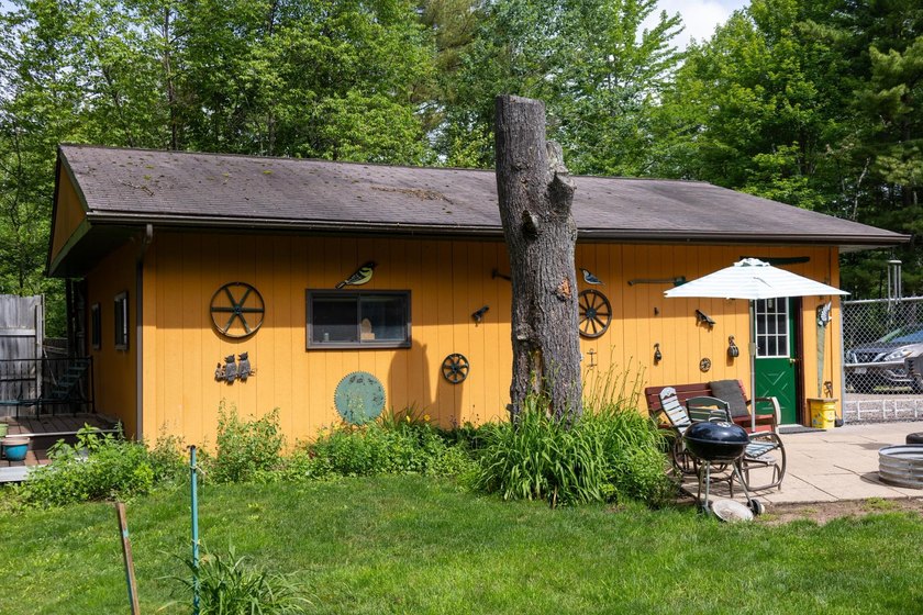 (208/JM) Enjoy Lake Living Without the Lake Price! This cozy - photo 20