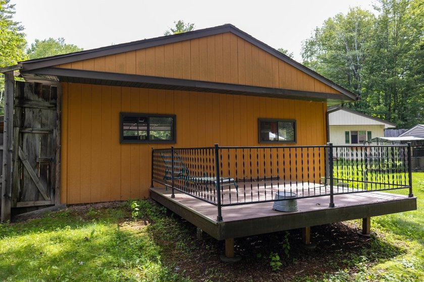 (208/JM) Enjoy Lake Living Without the Lake Price! This cozy - photo 21