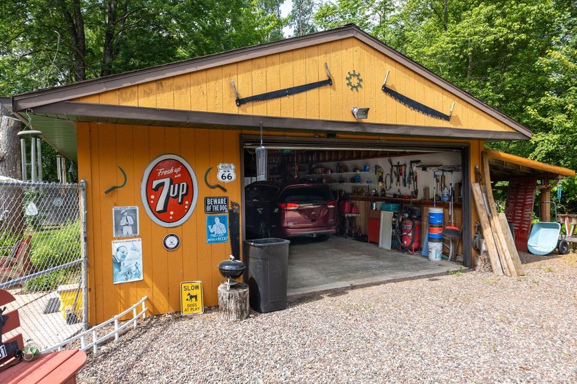 (208/JM) Enjoy Lake Living Without the Lake Price! This cozy - photo 22
