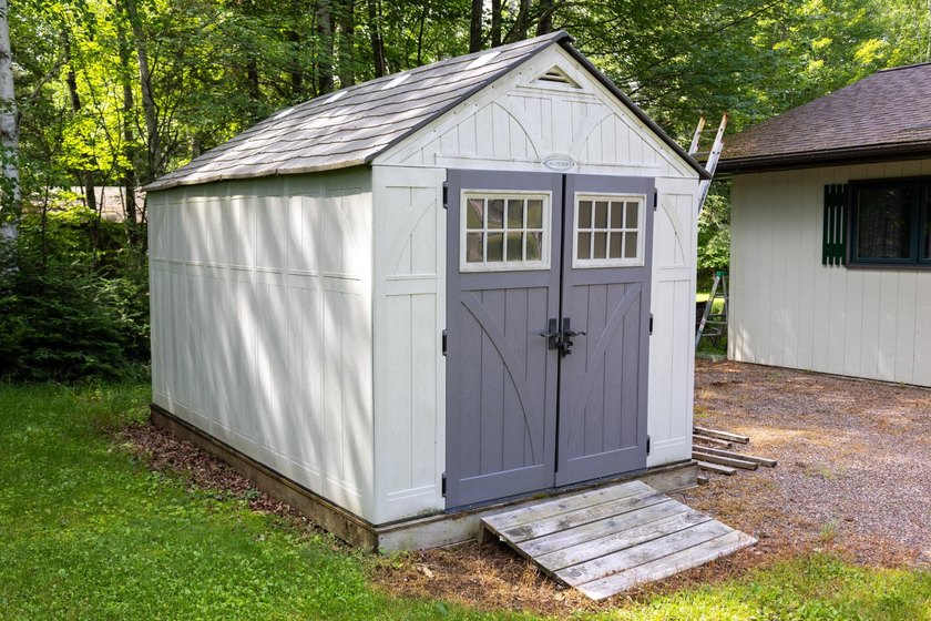 (208/JM) Enjoy Lake Living Without the Lake Price! This cozy - photo 26