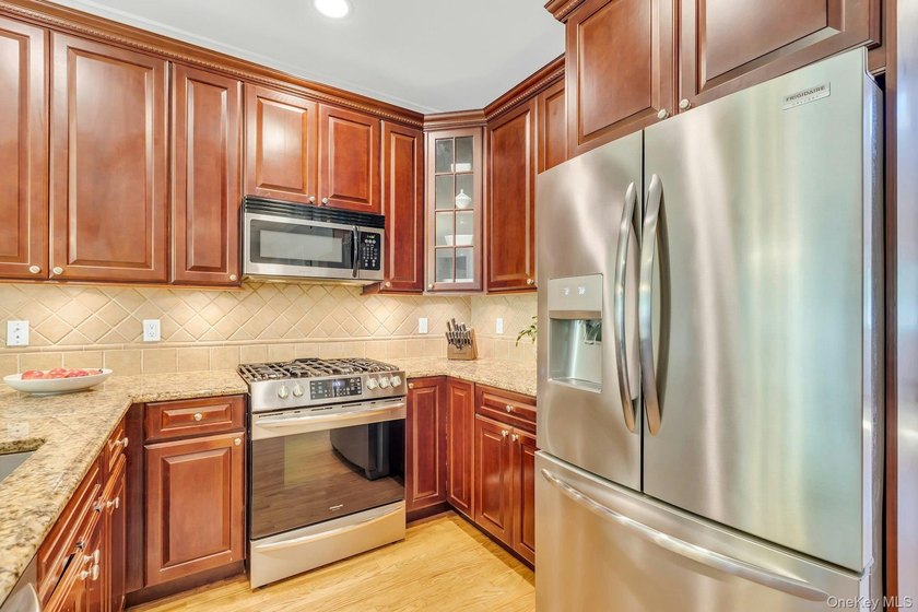 Welcome to effortless living in this beautifully maintained - photo 12