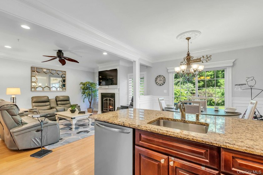 Welcome to effortless living in this beautifully maintained - photo 13