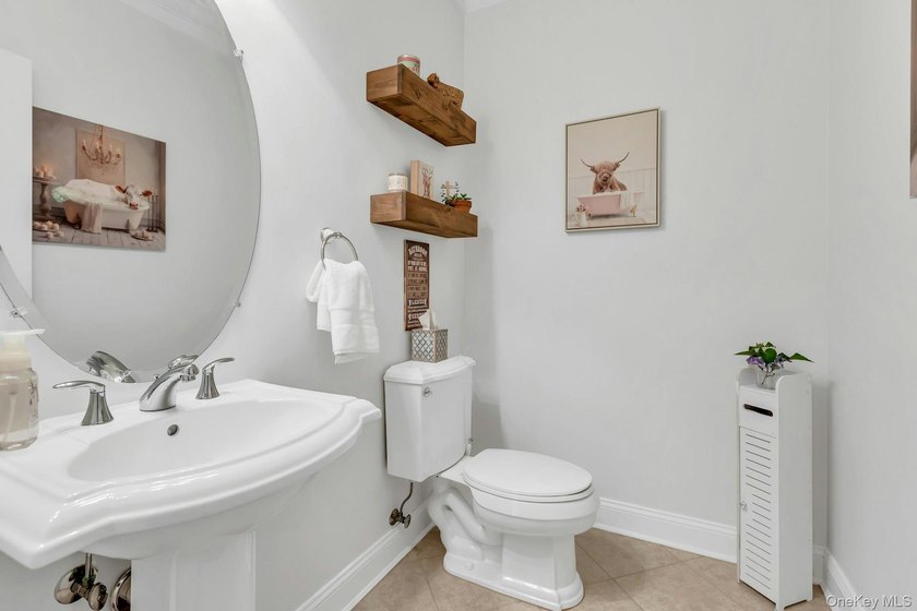 Welcome to effortless living in this beautifully maintained - photo 18