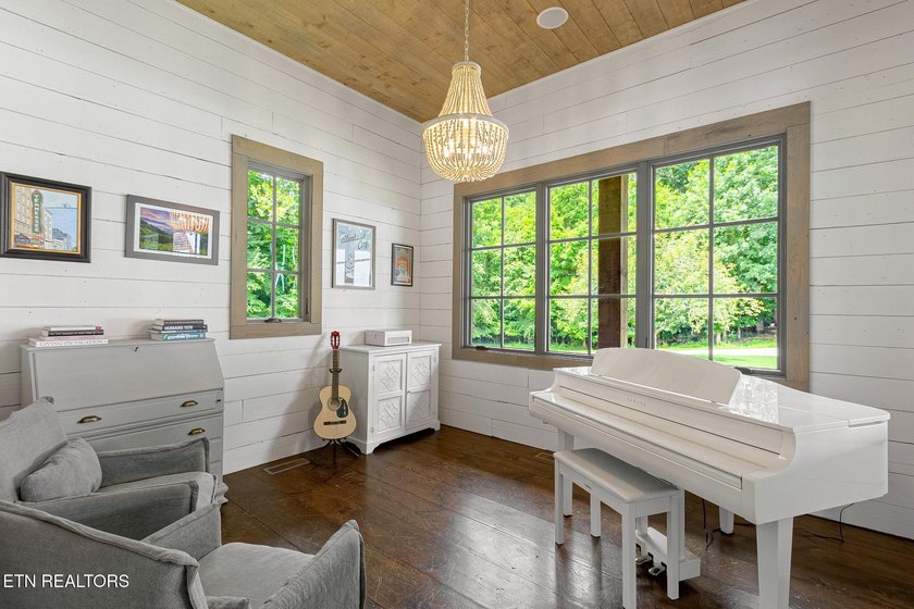 Welcome to a truly one-of-a-kind custom estate nestled on 17 - photo 24
