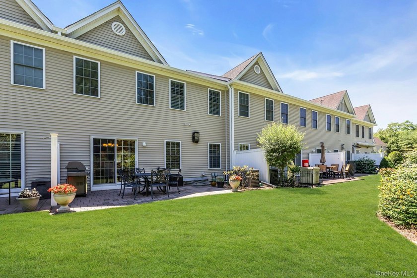 Welcome to effortless living in this beautifully maintained - photo 33