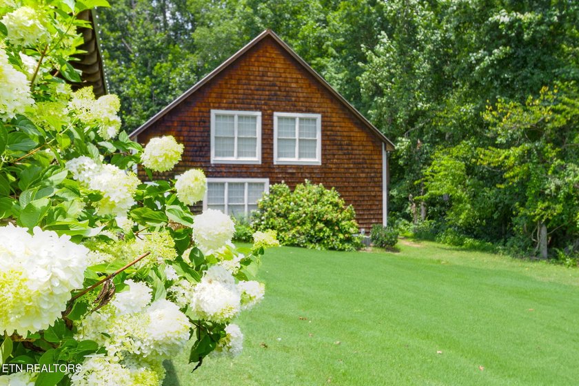 Welcome to a truly one-of-a-kind custom estate nestled on 17 - photo 49