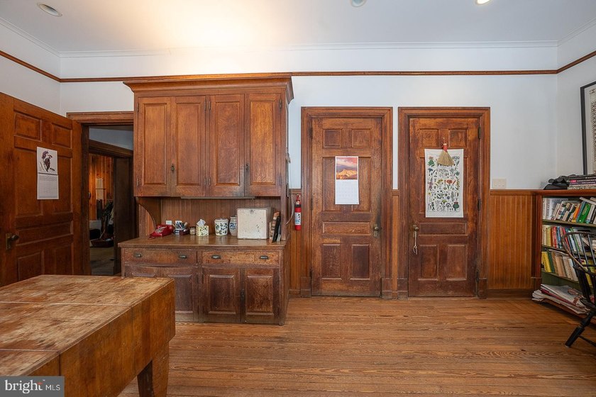 Approximately 4,630 square feet, five bedrooms, three and a half - photo 33