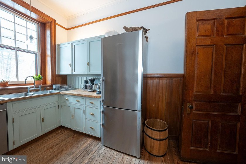 Approximately 4,630 square feet, five bedrooms, three and a half - photo 35
