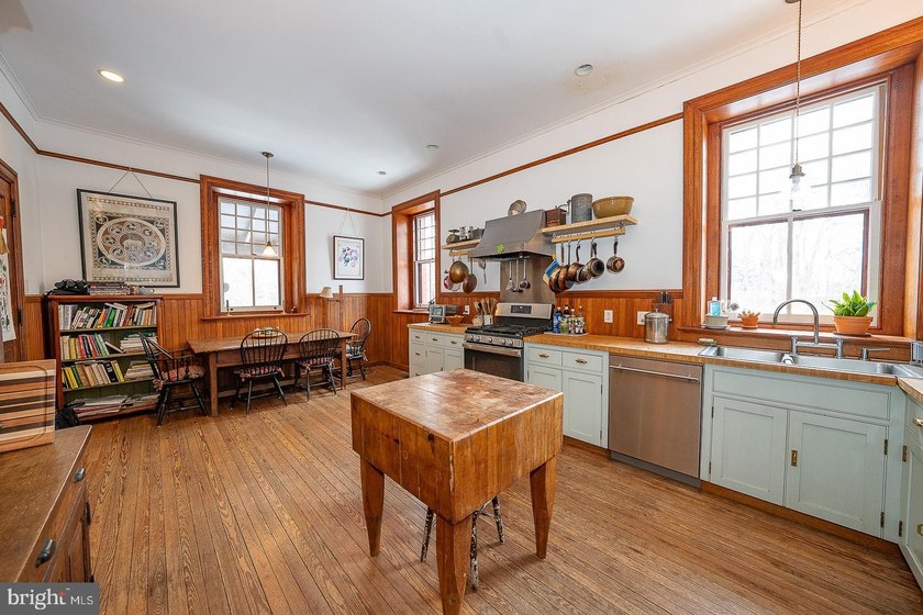 Approximately 4,630 square feet, five bedrooms, three and a half - photo 36