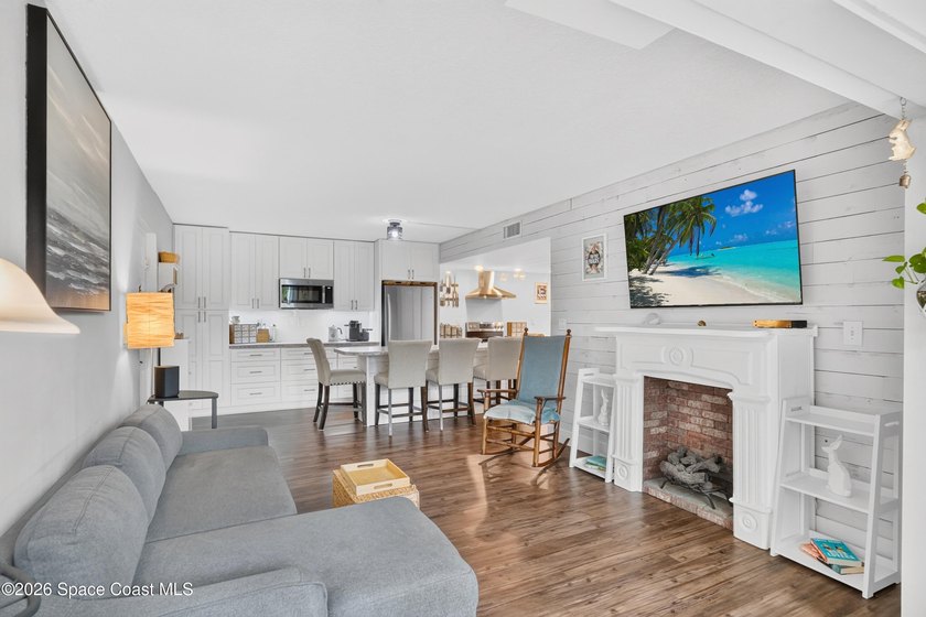 Beautifully reimagined 1st-floor condo offering the perfect - photo 4