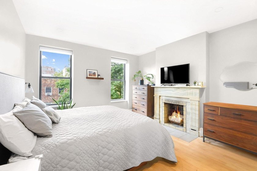 Welcome home to the Penthouse at 284 Warren, a beautifully - photo 4