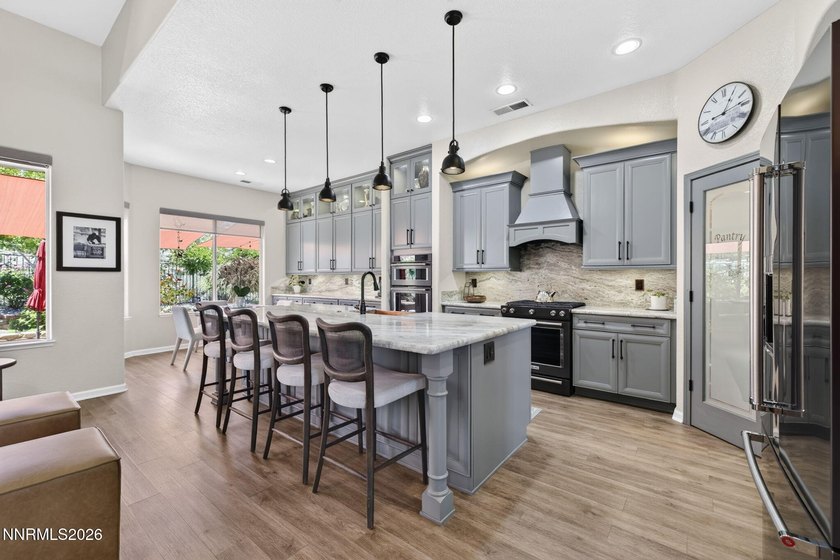 Beautifully maintained home in desirable Southwest Vistas with a - photo 14