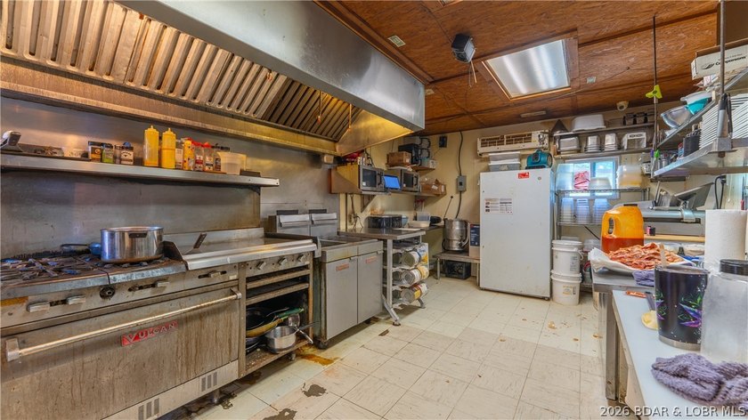 Outstanding commercial opportunity or the ultimate man cave! - photo 32