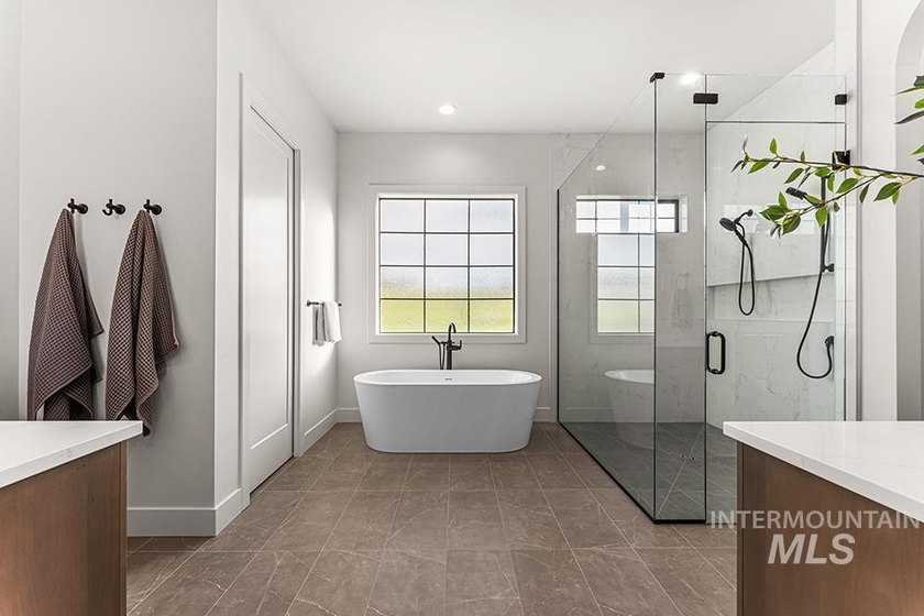 Brand-new luxury single-level home on nearly one acre, backing - photo 18